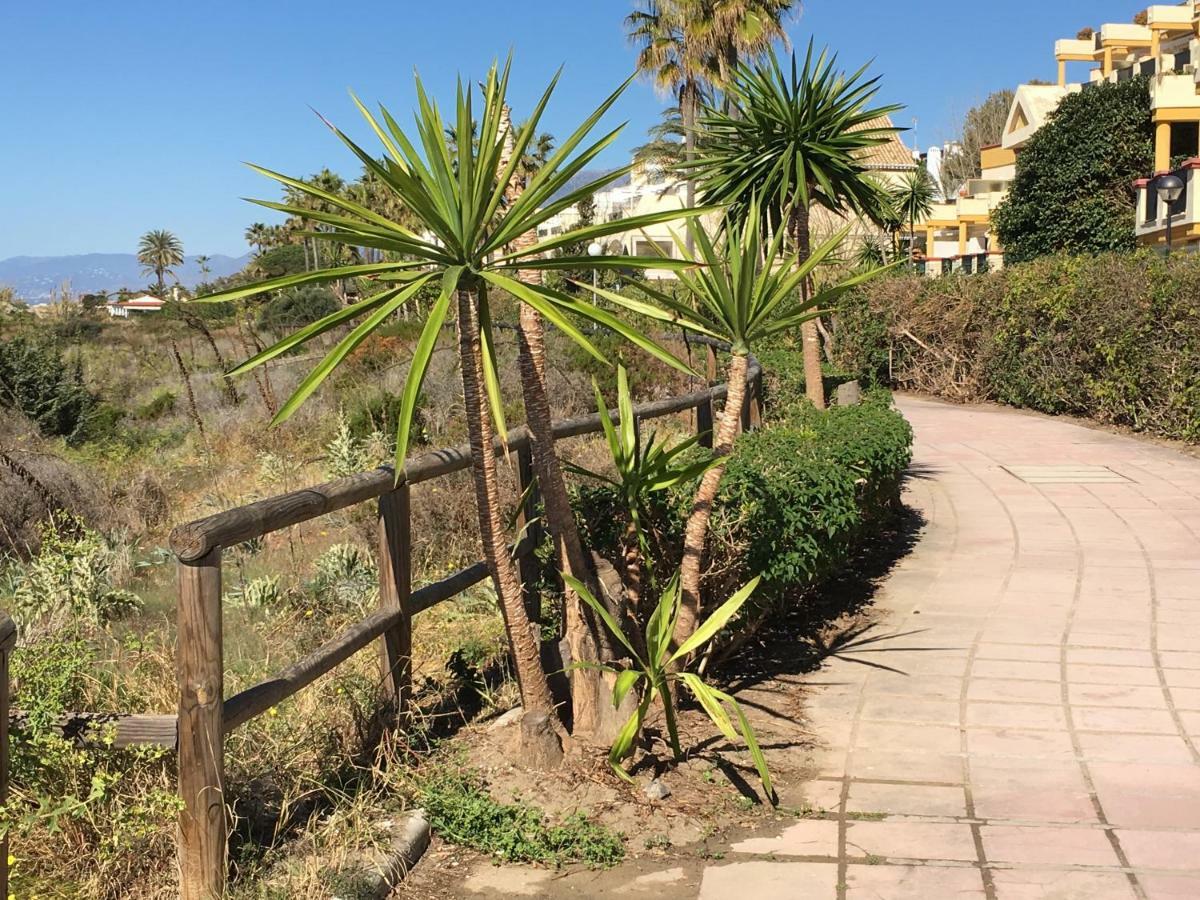 Apartment Estudio Con Insuperables Vistas Al Mar: Aparcamiento Marbella